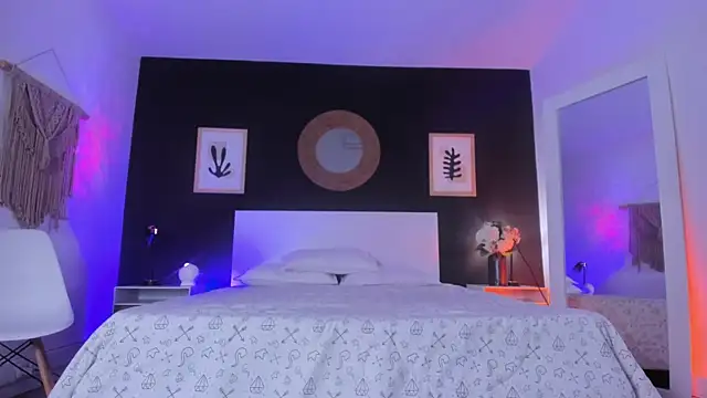 Snapshot of VioletPaket chatting on 28, 10, 2025 VioletPaket online show from 28, 10, 2025