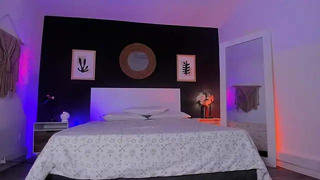 Snapshot of VioletPaket chatting on 4, 11, 2025 VioletPaket online show from 4, 11, 2025