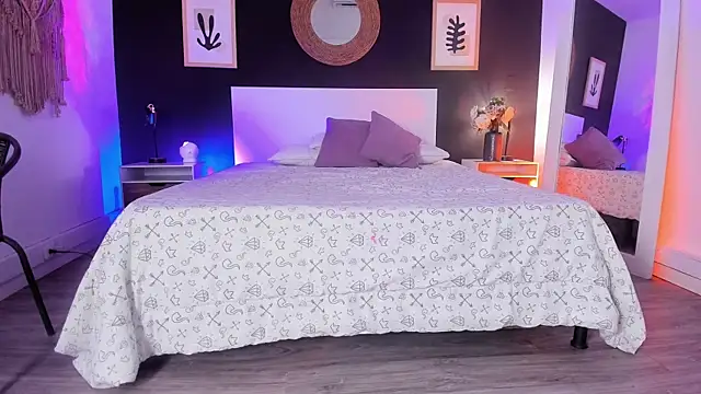 Snapshot of VioletPaket chatting on 14, 11, 2025 VioletPaket online show from 14, 11, 2025