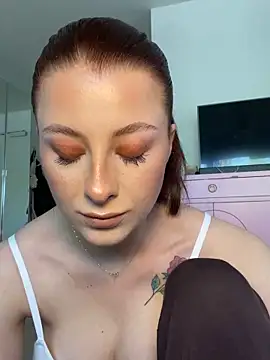 Mia-Minou online show from 22, 4, 2026