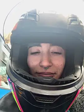 Snapshot of Lunapage chatting on 4, 3, 2025 Lunapage online show from 4, 3, 2025