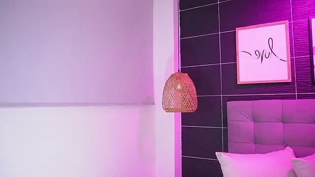 Bella TS  online show from 8, 3, 2025