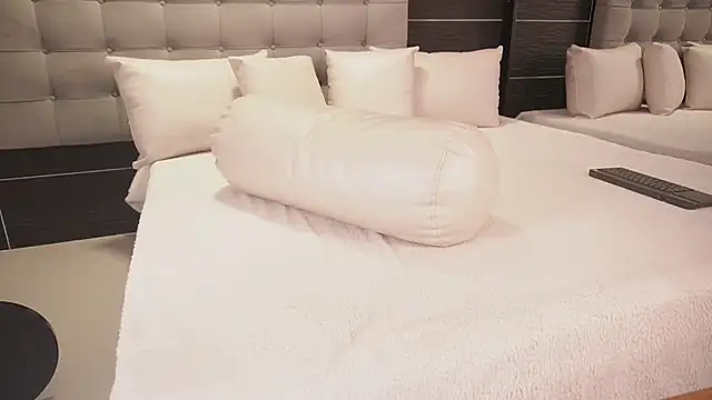 Bella TS  online show from 8, 9, 2025