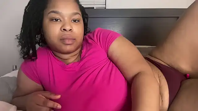 Snapshot of MissAriisback chatting on 2, 12, 2025 MissAriisback online show from 2, 12, 2025