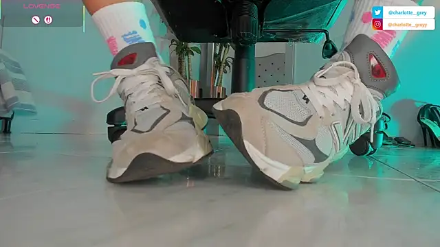 charlotte  grey online show from 13, 10, 2025