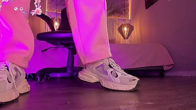 charlotte  grey online show from 15, 2, 2026