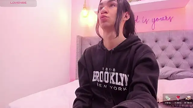 Snapshot of Mia_thompson_19 chatting on 3, 11, 2025 Mia thompson 19 online show from 3, 11, 2025