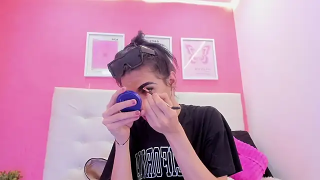 Snapshot of Mia_thompson_19 chatting on 25, 11, 2025 Mia thompson 19 online show from 25, 11, 2025