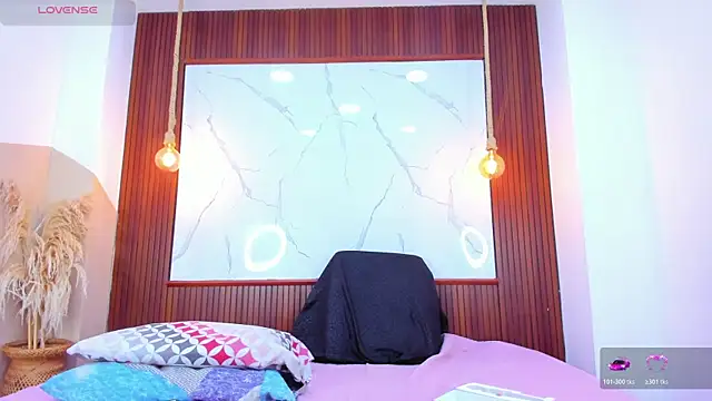 Mia thompson 19 online show from 22, 3, 2026