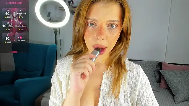 Snapshot of Hannah_Carr chatting on 7, 10, 2025 Hannah Carr online show from 7, 10, 2025