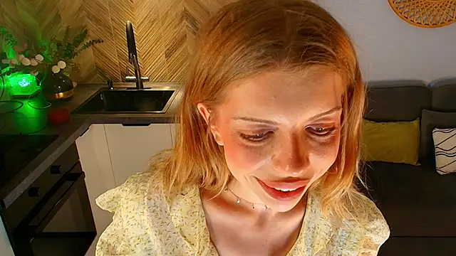 Hannah Carr online show from 13, 6, 2026