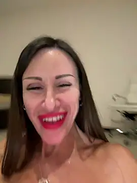 Hott Lolla online show from 17, 2, 2025