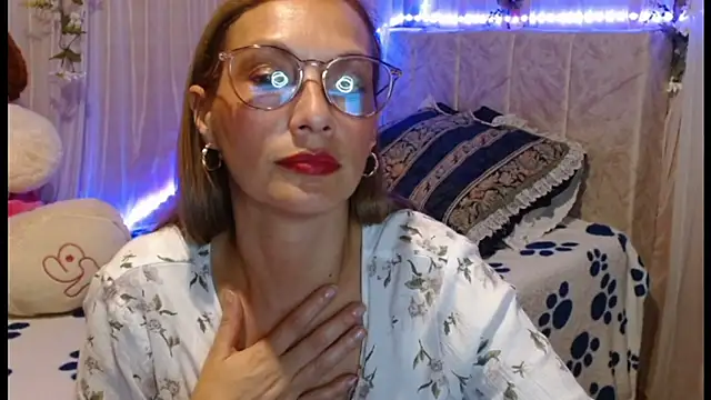 italagomez  online show from 10, 1, 2025