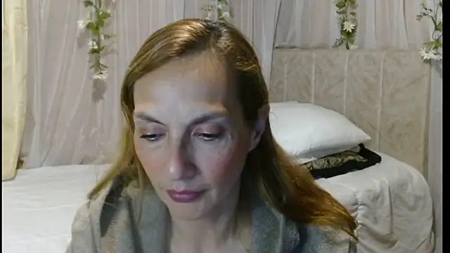 italagomez  online show from 5, 3, 2025