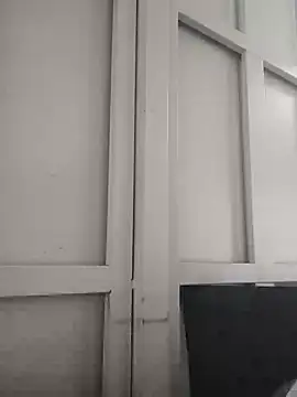 ELLA KELLY online show from 4, 2, 2025