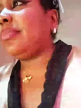 ELLA KELLY online show from 7, 2, 2025