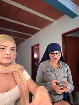 Snapshot of lalilamassu1 chatting on 4, 11, 2025 lalilamassu1 online show from 4, 11, 2025