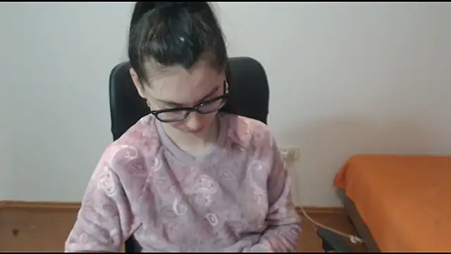 CuteJollie4U online show from 4, 2, 2025