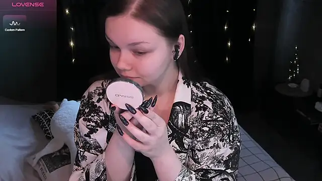 EvaBae online show from 13, 12, 2024