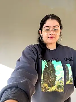 Stephania 18 online show from 9, 9, 2025