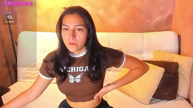 Atenea Makri online show from 4, 12, 2024