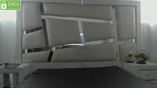 chrystal js online show from 5, 2, 2026