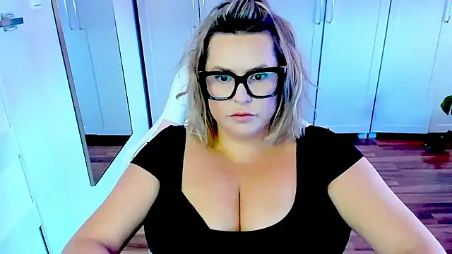 Snapshot of teaseDiana chatting on 9, 6, 2026 teaseDiana online show from 9, 6, 2026