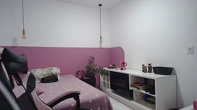 YasmimBrasil online show from 17, 7, 2026