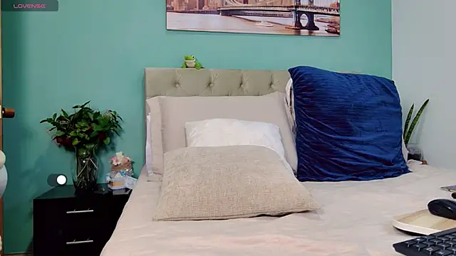 yanella fire online show from 24, 10, 2025