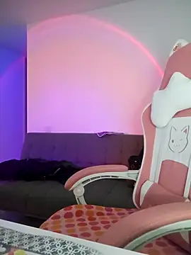 azumiichan online show from 13, 9, 2025