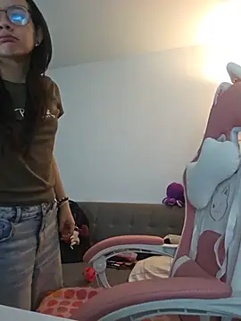 azumiichan online show from 8, 7, 2026