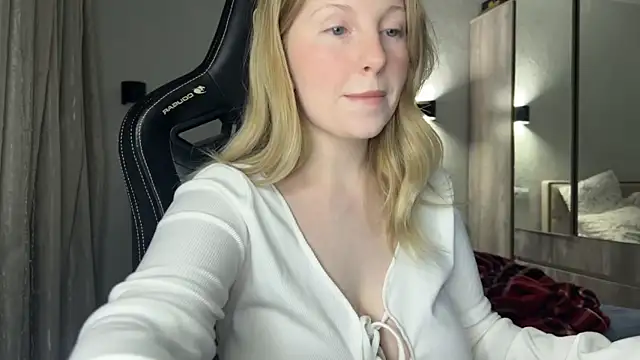 Snapshot of x_ivy_x chatting on 10, 12, 2024 x ivy x online show from 10, 12, 2024