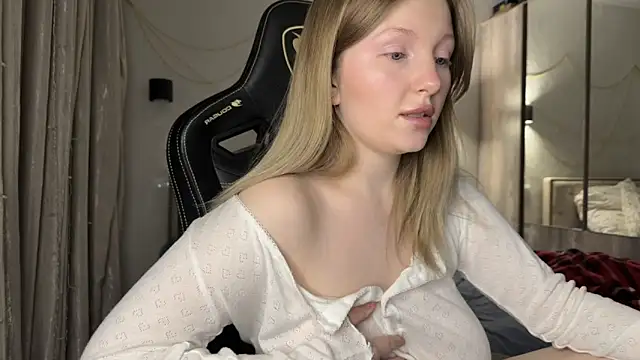 Snapshot of x_ivy_x chatting on 9, 1, 2025 x ivy x online show from 9, 1, 2025