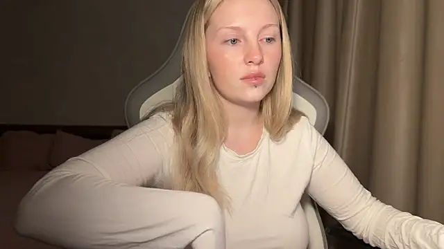 Snapshot of x_ivy_x chatting on 19, 11, 2025 x ivy x online show from 19, 11, 2025