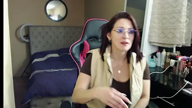 Carol Scottt online show from 11, 11, 2025