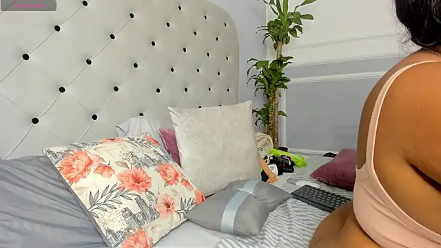 Yiseth 02 online show from 15, 2, 2025