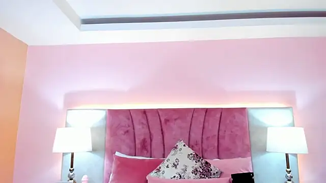 SophiaLaurens online show from 9, 1, 2025