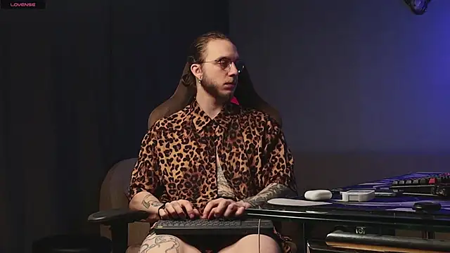 pleasure8869 online show from 15, 1, 2025