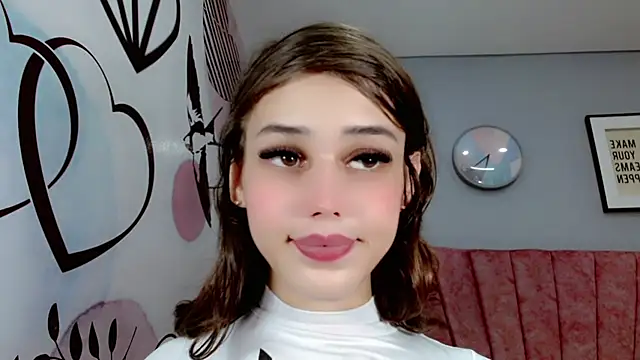 ValeriaAguilar online show from 25, 1, 2025