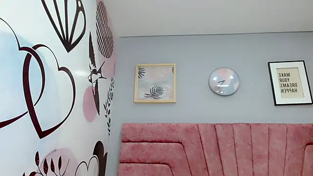 ValeriaAguilar online show from 19, 2, 2025