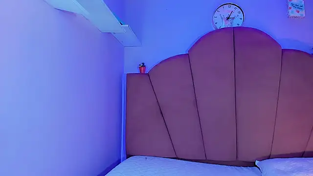 ValeriaAguilar online show from 12, 9, 2025