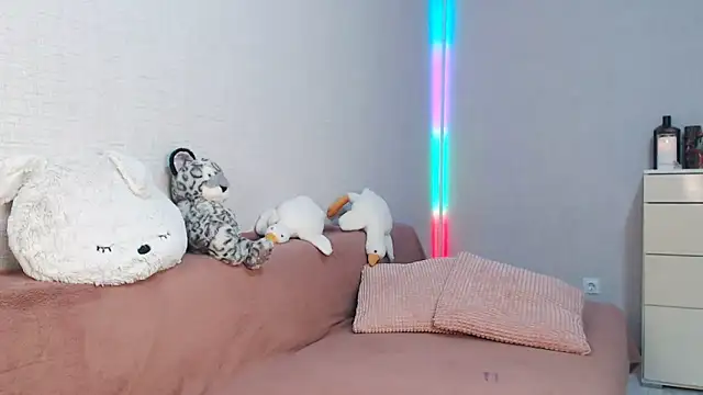 lovely hayley online show from 4, 2, 2026