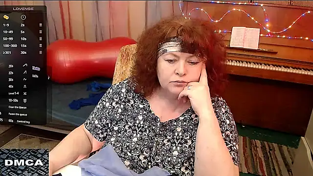 Snapshot of RoseRed69 chatting on 5, 3, 2025 RoseRed69 online show from 5, 3, 2025