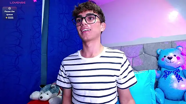 OwenBluee online show from 4, 2, 2025