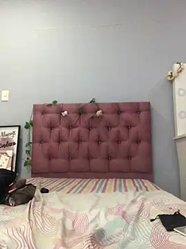 SweetLatiin  online show from 5, 3, 2025