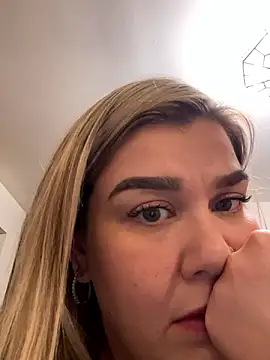 LolaBeretta online show from 7, 12, 2024