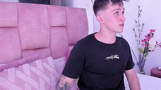 Dylanwhite23  online show from 25, 2, 2025