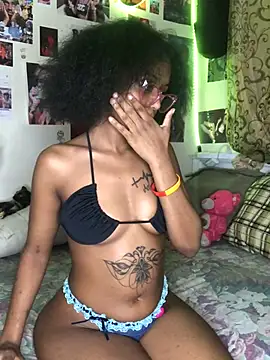 Snapshot of naughtybitches5 chatting on 14, 3, 2025 naughtybitches5 online show from 14, 3, 2025