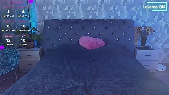 SuzannaWild online show from 22, 9, 2025