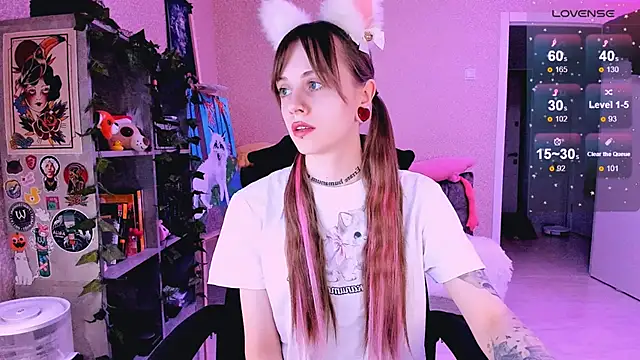 NaniMoore online show from 4, 3, 2025